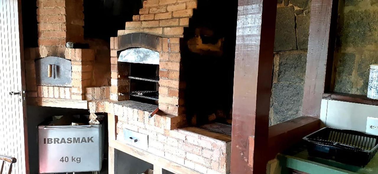 Chácara com Wi-Fi, churrasqueira e lazer em Cunha Exterior foto